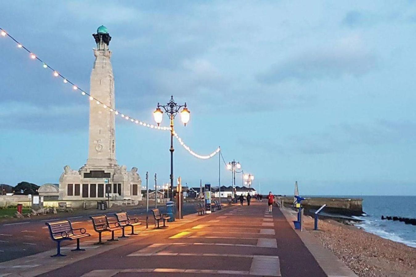 Air Maison - Stunning Beach Front Apartment Portsmouth Extérieur photo