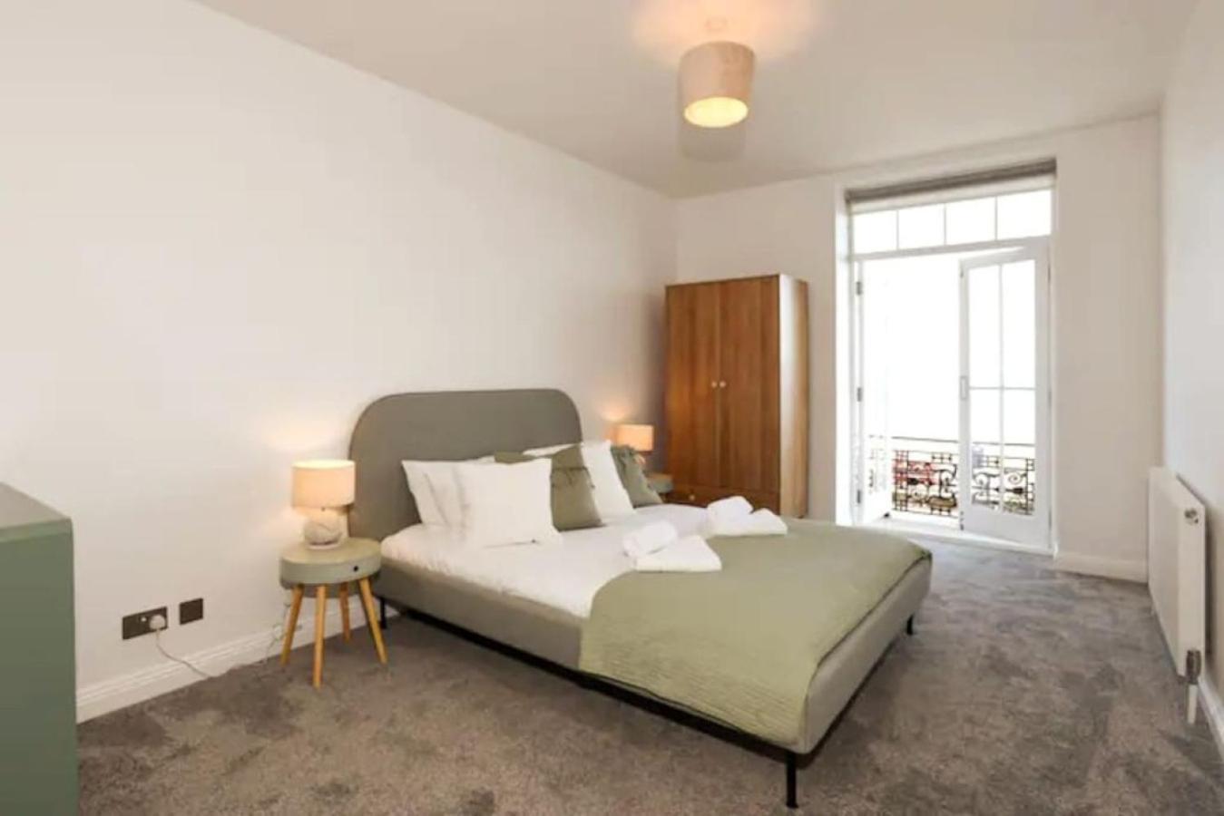 Air Maison - Stunning Beach Front Apartment Portsmouth Extérieur photo
