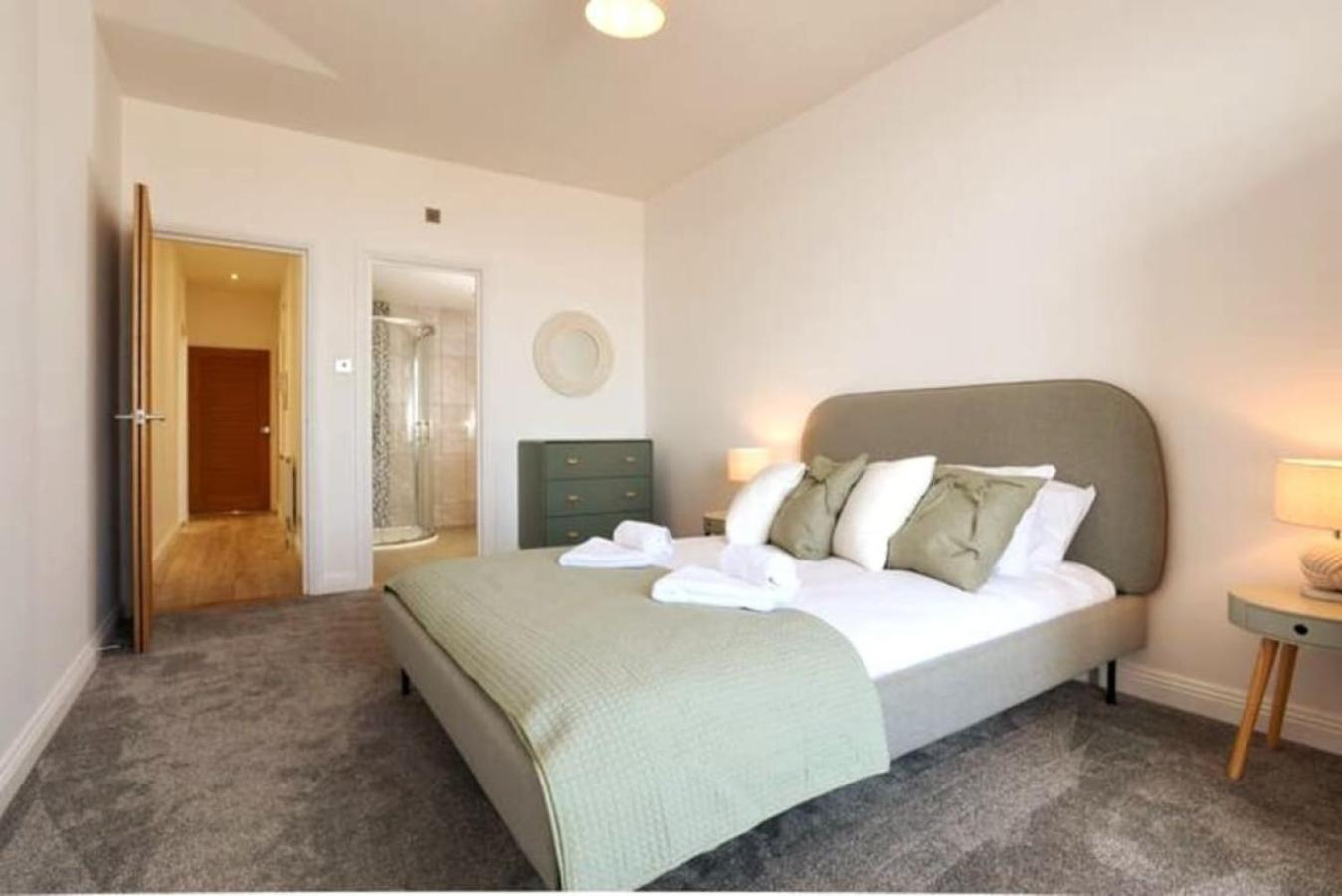 Air Maison - Stunning Beach Front Apartment Portsmouth Extérieur photo