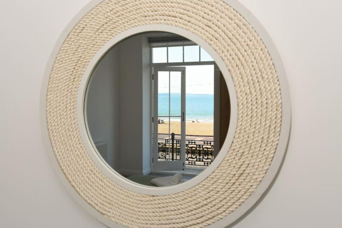 Air Maison - Stunning Beach Front Apartment Portsmouth Extérieur photo