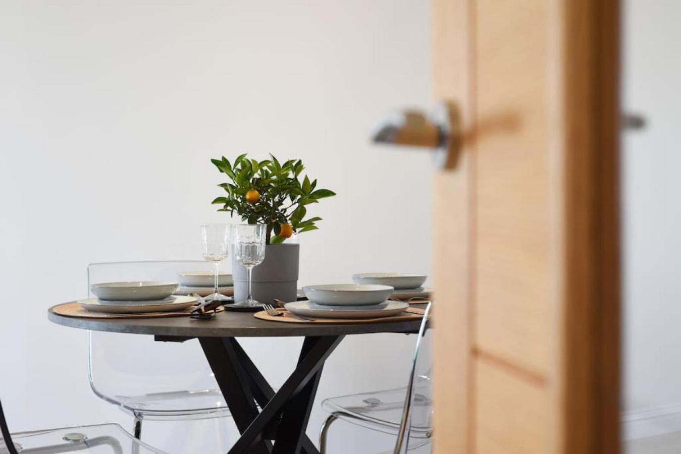 Air Maison - Stunning Beach Front Apartment Portsmouth Extérieur photo