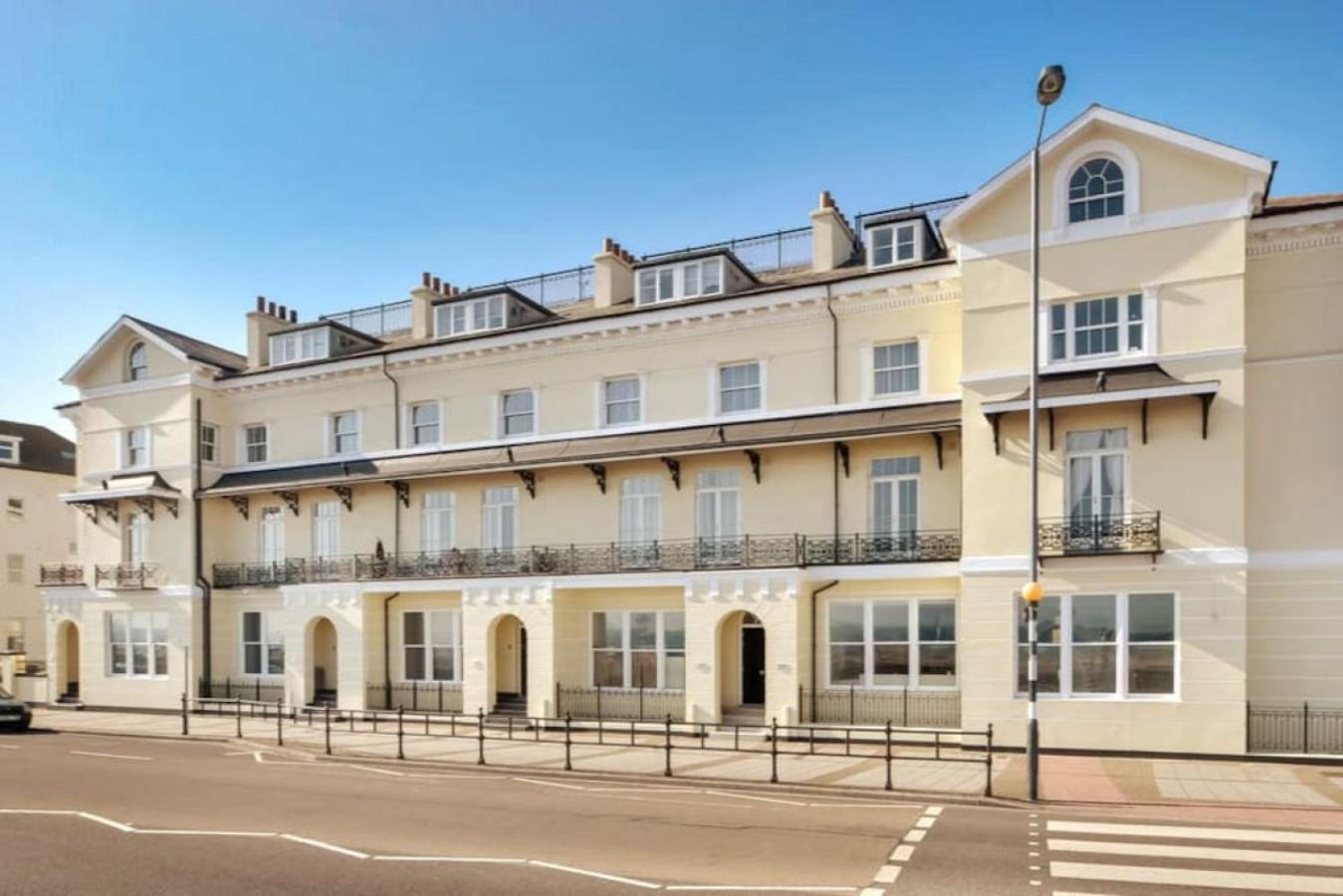 Air Maison - Stunning Beach Front Apartment Portsmouth Extérieur photo